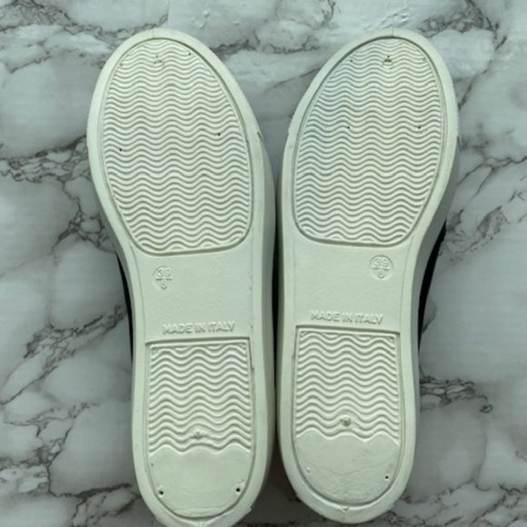 TOPSHOP Black/White Slip On Sneakers Size 39 New - Picture 3 of 3